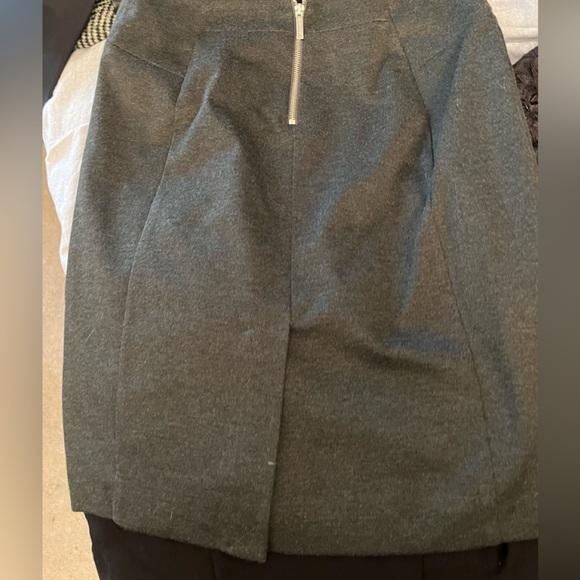 Micheal Kors size 10 gray pencil skirt back zip front zip pockets NWOT - Picture 6 of 10